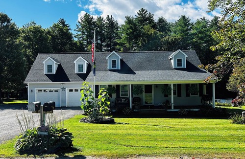 Clarendon Apartment | Cozy One-Bedroom Retreat with Mountain Views in charming Clarendon