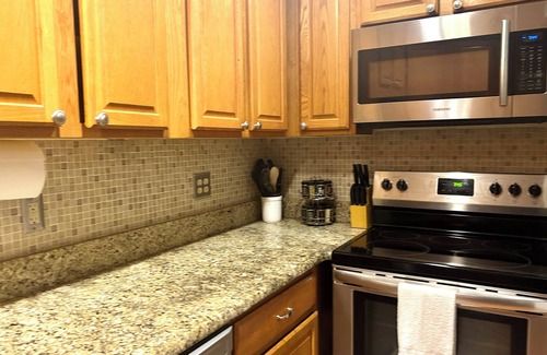 Woodcroft House | Cozy one level, 2 BR, 2 Bath TH in charming wooded community. Perfect location!