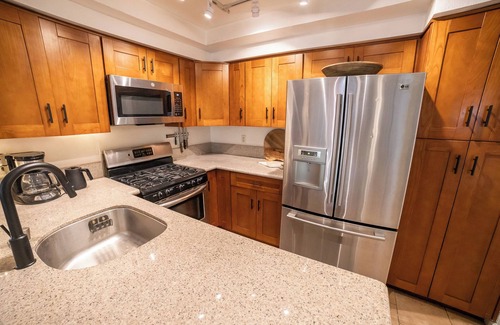 Calabasas Condo | Cozy, Peaceful 2-bedroom condo Near Malibu, mid-term Rental