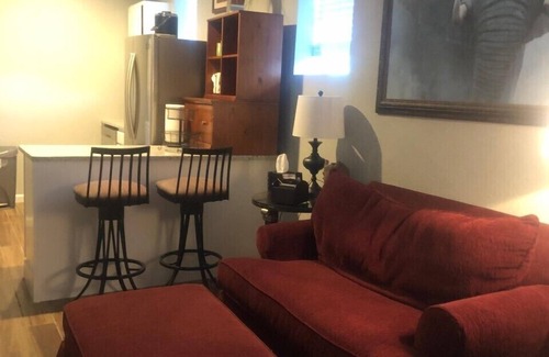 Willshire Terrace Cottage | Cozy, Pet friendly 1- bedroom cottage
