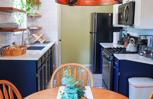 Copperfield House | Cozy pet friendly home, walking distance from the Walnut Creek Greenbelt!