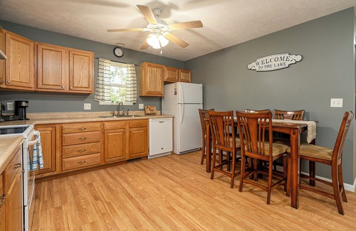 Goreville Cottage | Cozy, Pet friendly, Professional Host, Convenient Location