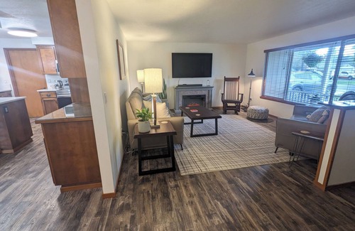 Dundee House | Cozy place for families, couples & friends. Hot tub awaits. Central to activity.