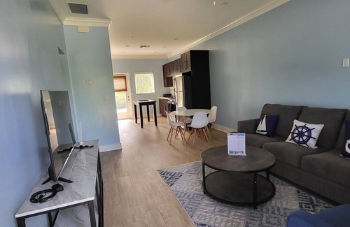 Adelaide Apartment | Cozy place with 24Hrs Security. 10 Minutes from the airport and 5 min from beach