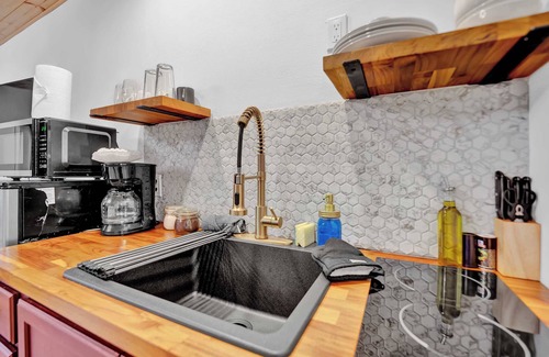 Canadensis Hotel | Cozy Poconos Retreat | Firepits | Pet Friendly