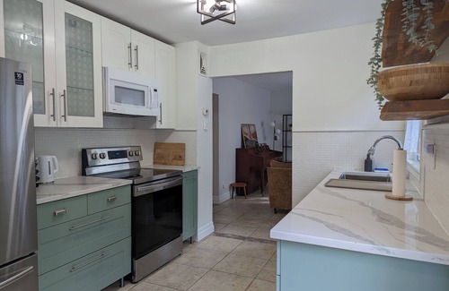 Port Elgin Cottage | Cozy Port Paradise - Minutes Walk from the Lake