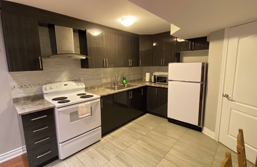 Brampton Apartment | Cozy Priv. Bsmt 1 Bdrm 1 Bath apartment w/parking