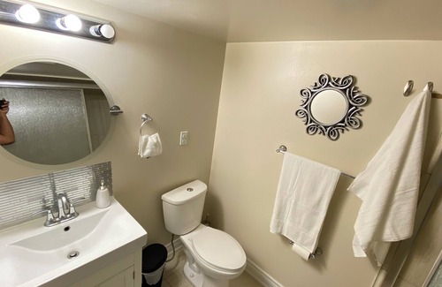 Brampton Apartment | Cozy Priv. Bsmt 1 Bdrm 1 Bath apartment w/parking
