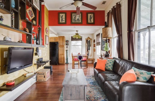 Southtown Apartment | Cozy & Private 1-Bedroom Apartment near downtown