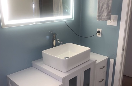 Jackson House | Cozy Private Bedroom/bath with smoking allowed