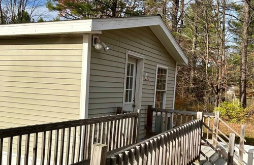Middlebury House | Cozy Private Bedroom with Own Entrance - No Shower