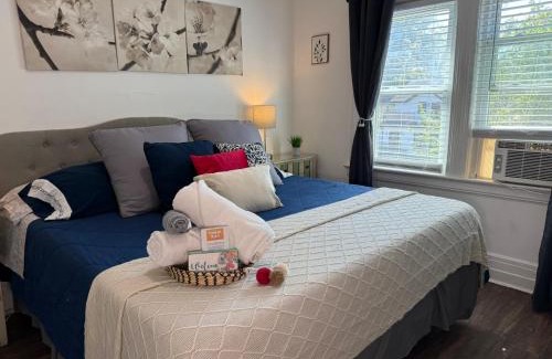 Englewood House | Cozy Private bedrooms Kitchen Wifi