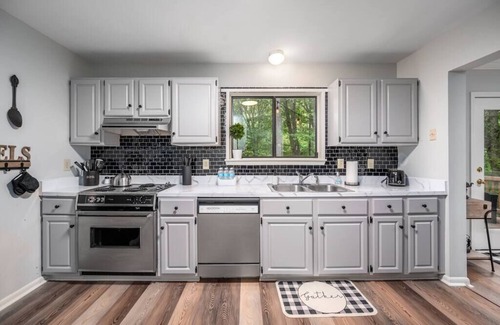Bynum House | Cozy Private Duplex Tucked Away- 15 Min from UNC