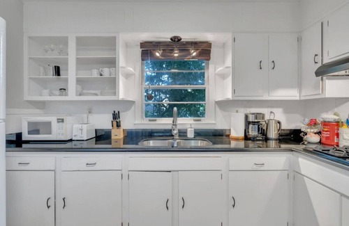 Faubourg Delassize House | Cozy, Private Guesthouse | 1 block to Streetcar