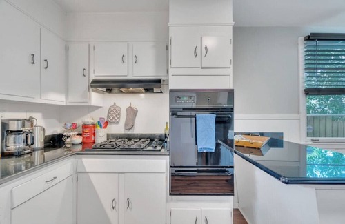 Faubourg Delassize House | Cozy, Private Guesthouse | 1 block to Streetcar