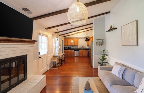 Charlotte House | Cozy Private Home in Charlotte! King Bed, Big yard, Espresso machine, Fire pit