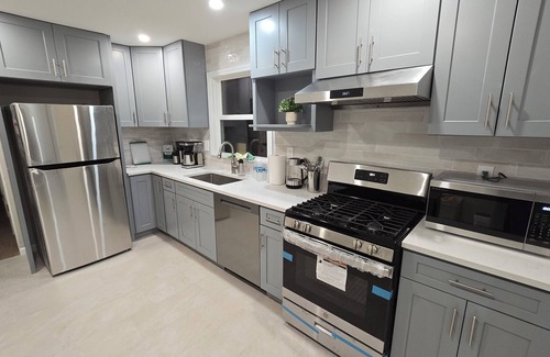 Jersey City Apartment | Cozy Private Room 4 in Modern Shared Apartment - 8 Minute Walk to Path NYC Train