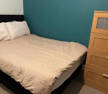 Heathfield House | Cozy private room in South London