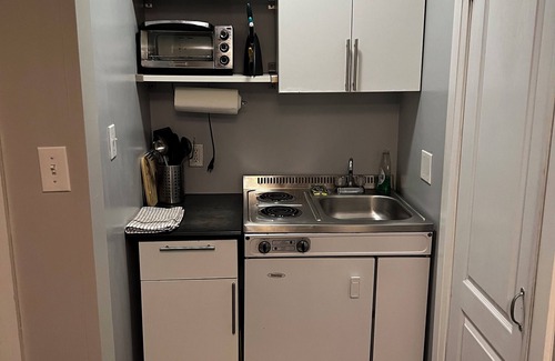 Upper Beaches Apartment | Cozy Private Studio Apartment with Private Outdoor Deck