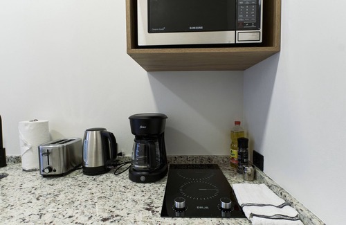 Arenal Hot Springs Apartment | Cozy private studio with WiFi, AC, jacuzzi, volcano views, 8min drive to Fortuna