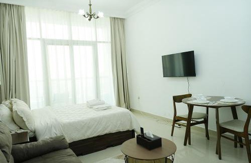 Sharjah Apartment | Cozy Private Studio -Near Beach -City View -Downtown Sharjah - Pool & Gym