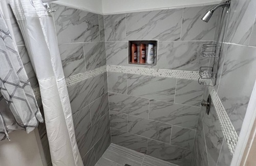 South Tulsa House | Cozy private suite, amenities. 5 min Saint Francis Hospital, Woodland Hills mall