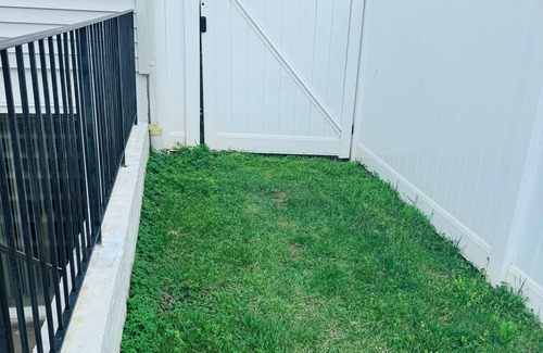 Glen Burnie House | Cozy Private Suite Gated Entry, Driveway Parking & Quiet Stay