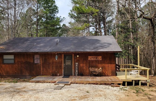 Coldspring Cabin | Cozy private vacation cabin rental secluded in the Sam Houston National Forest