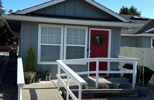 Sequim Apartment | Cozy quarters across from Carrie Blake Park - Festival Central & Discovery Trail