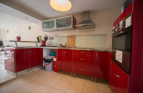 Pertuis Apartment | Cozy, quiet apartment in property at the foot of the luberon (70 m2) + pool