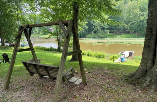 Penrod House | Cozy, Quiet Home on Lake Malone with private dock