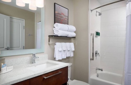 Lake Worth Hotel | Cozy & Quiet Stays Near Lake Worth Nature and Fort Worth Buzz - 4 Units