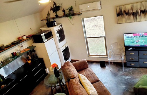 Noble Apartment | Cozy, quiet studio with AC, heat, laundry and WiFi in lovely Noble