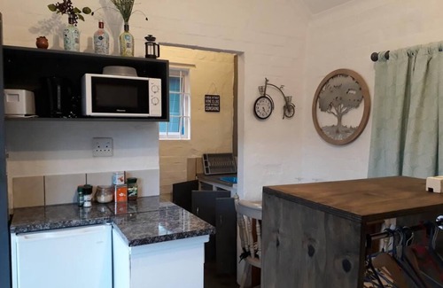Constantia House | Cozy quirky cottage Constantia