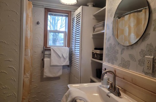 Paw Paw House | Cozy Quonset Hut On Maple Lake