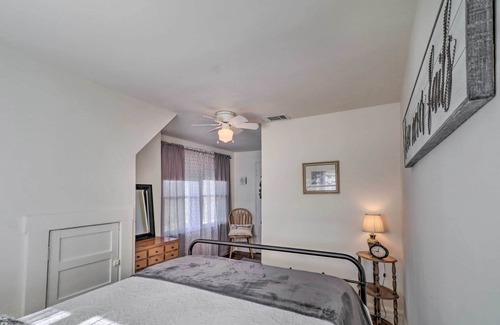 Redlands House | Cozy Redlands Duplex w/ Grill & Shared Yard!