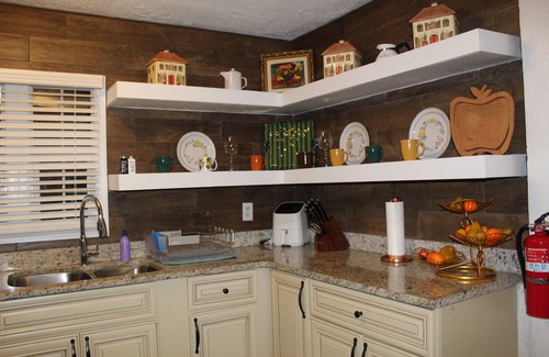 Forest Park House | Cozy Relaxing 4-bedroom House in Forest Park