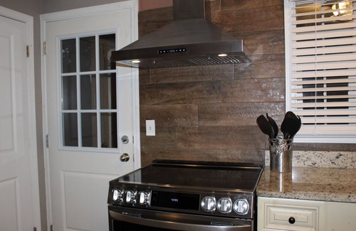 Forest Park House | Cozy Relaxing 4-bedroom House in Forest Park