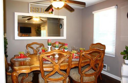 Forest Park House | Cozy, Relaxing 4-Bedroom House in Forest Park