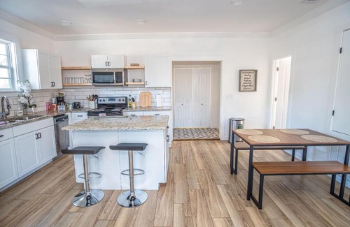 Nevada Street House | Cozy Remodeled 2br-1ba Near Downtown