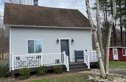 Litchfield House | Cozy remodeled cottage. Close to town, vineyards, restaurants, and farms.