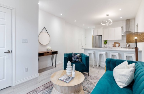 Riverside Apartment | Cozy Renovated 2 Bed 2 Bath Min to Beach, Shops & Restaurants Pet Friendly!