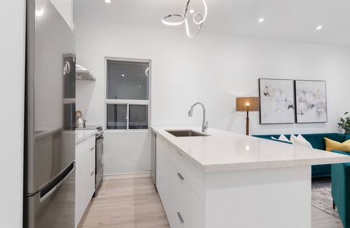 Riverside Apartment | Cozy Renovated 2 Bed 2 Bath Min to Beach, Shops & Restaurants Pet Friendly!