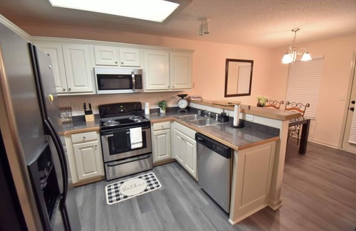 Winder House | Cozy Renovated Winder Townhouse