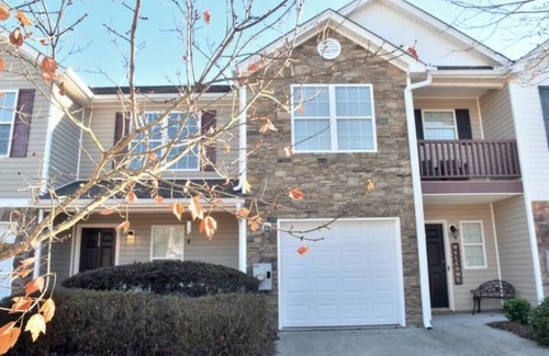 Winder House | Cozy Renovated Winder Townhouse