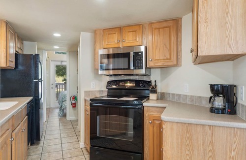 Sperry Cottage | Cozy Retreat at CrossTimbers Marina