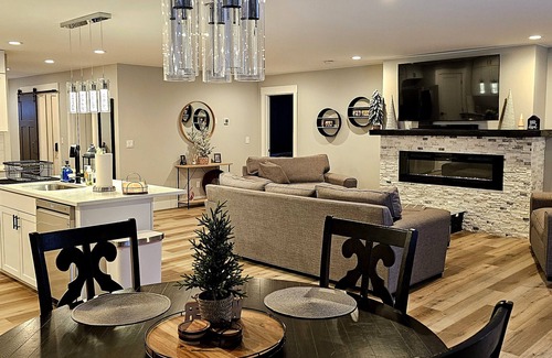 Knik-Fairview House | Cozy Retreat in beautiful Wasilla Alaska. The Last Frontier awaits you.