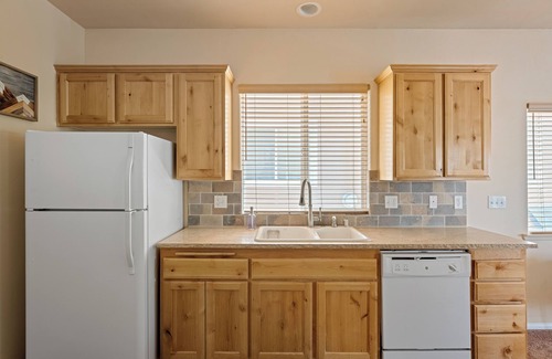 Sugarloaf Cabin | Cozy retreat in Big Bear w/fireplace. Walk to national forest, hike/bike & sled!