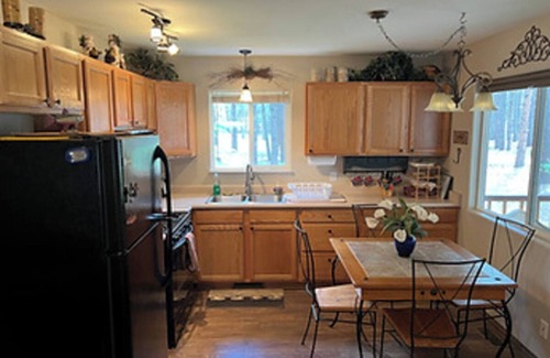 Vallecito House | Cozy retreat in the pine trees seconds to the river & couple of minutes to Vallecito Lake and a beautiful drive to Durango