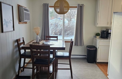 Lisbon House | Cozy Retreat near main street. Charming 3-bedroom house in lovely Lisbon.